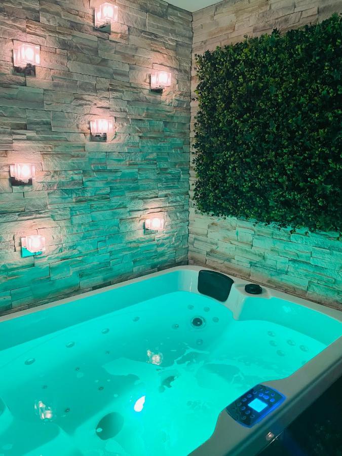 By Neptune - Appartement Rustique Jacuzzi Bondy Exterior photo