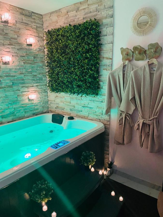 By Neptune - Appartement Rustique Jacuzzi Bondy Exterior photo
